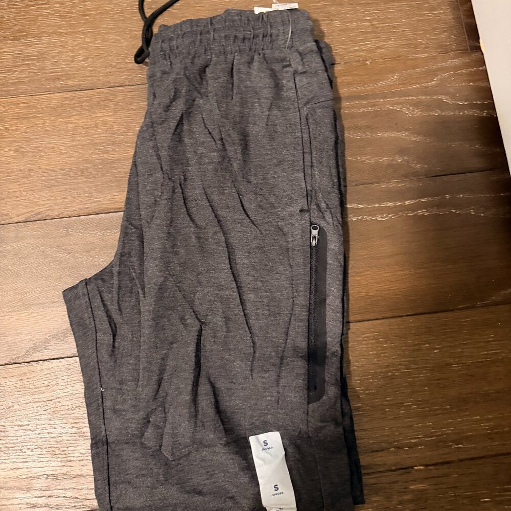 Old Navy Men's Dynamic Fleece Joggers Size Small Gray-NWT